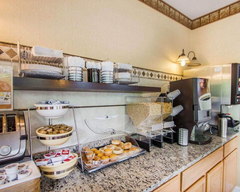 Econo Lodge Inn & Suites Old Saybrook - Westbrook Екстер'єр фото