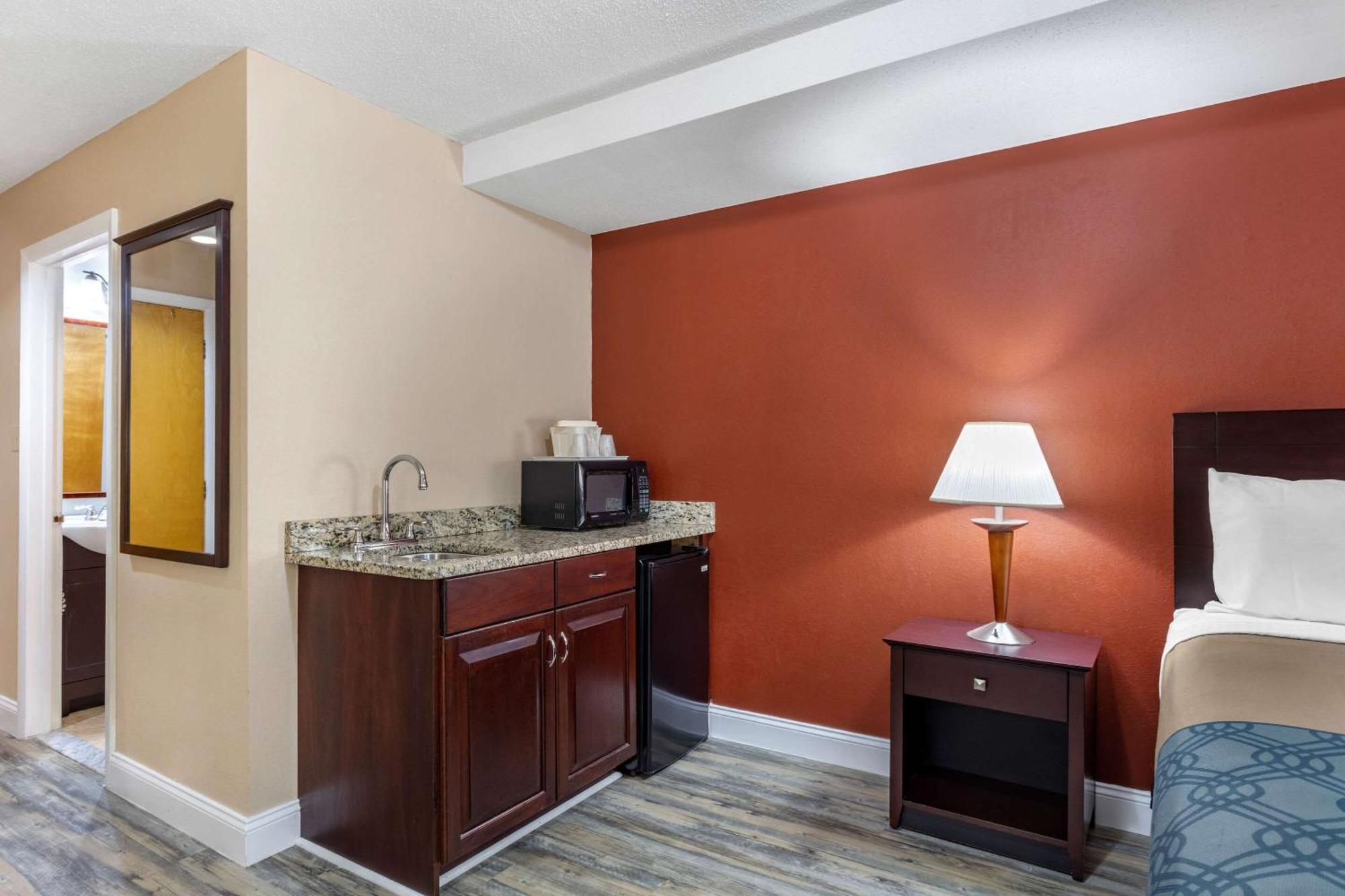 Econo Lodge Inn & Suites Old Saybrook - Westbrook Екстер'єр фото